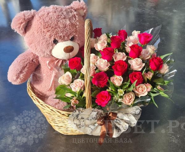 Корзина "Мишка с розами"