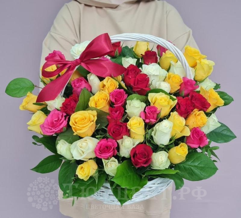 Корзина с розами "Веселая"